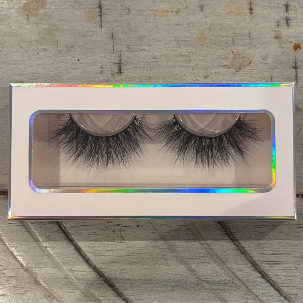 Luxurious Black False Eyelashes mink-style